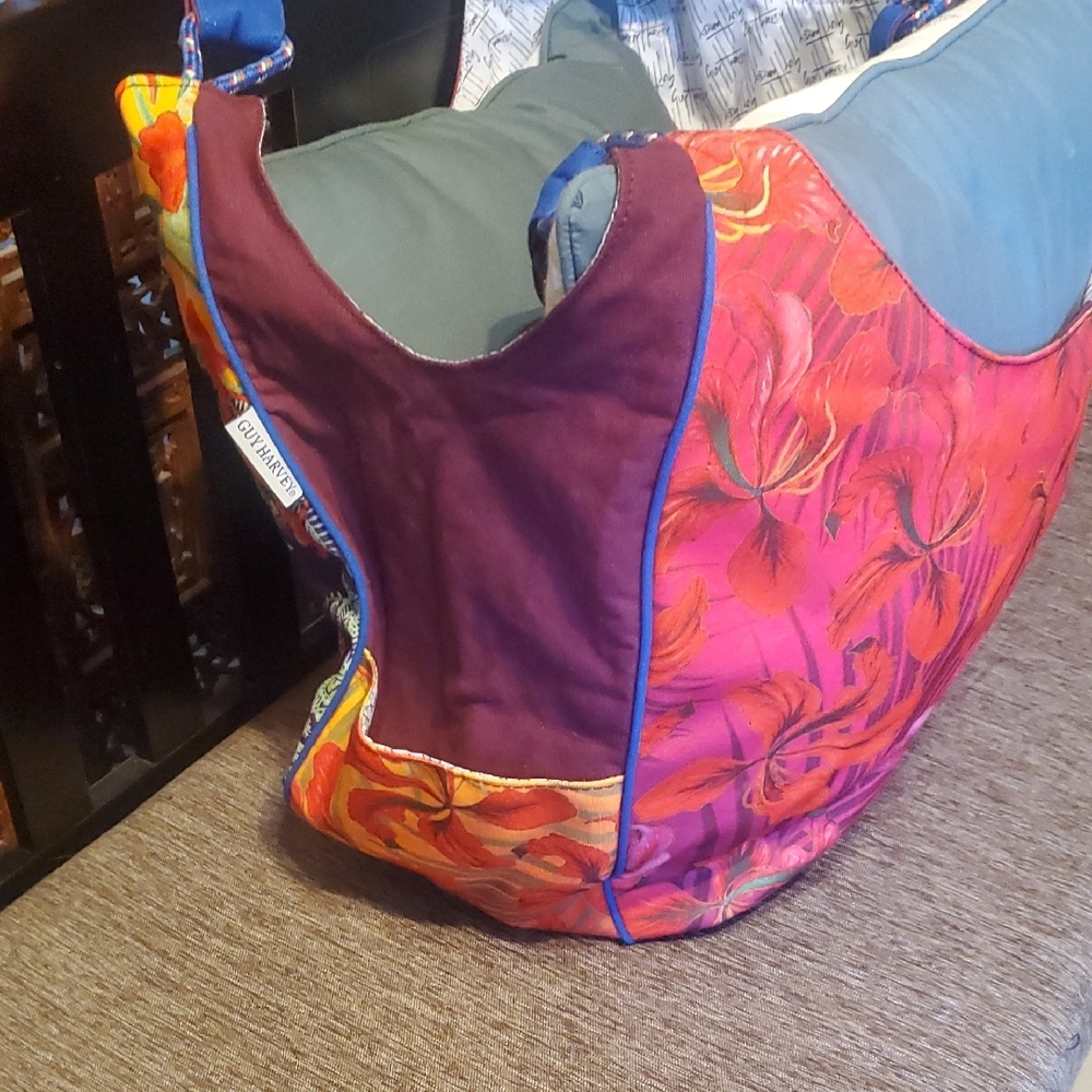 Guy Harvey Red Lored Amazon Tropical Print Tote - Picture 6 of 13